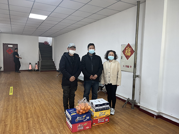 李凤展、齐云龙慰问龙江街道新光社区
